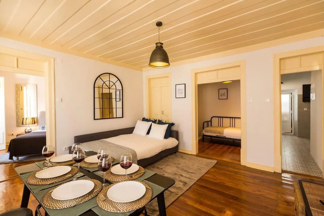 Ola Lisbon - Castelo Terrace IV Apartment